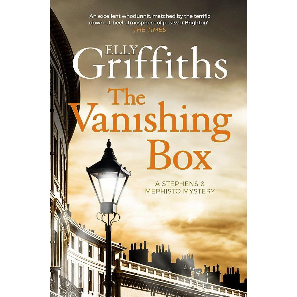 The Vanishing Box By Elly Griffiths (Paperback)